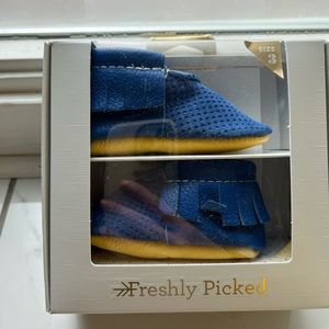 Freshly Picked Moccasins NBA Warriors Fan Favorite theme